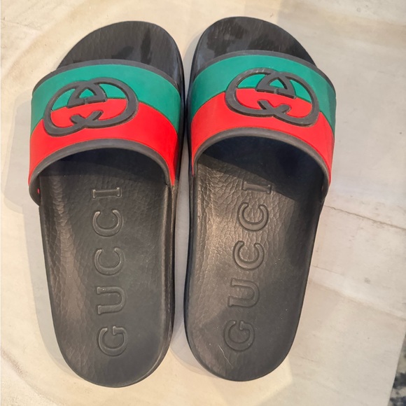 Gucci Black Slides with Green and Red Accents - Picture 1 of 2